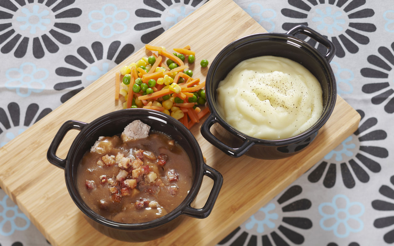 Bacongryde med kartoffelmos og grøntsager