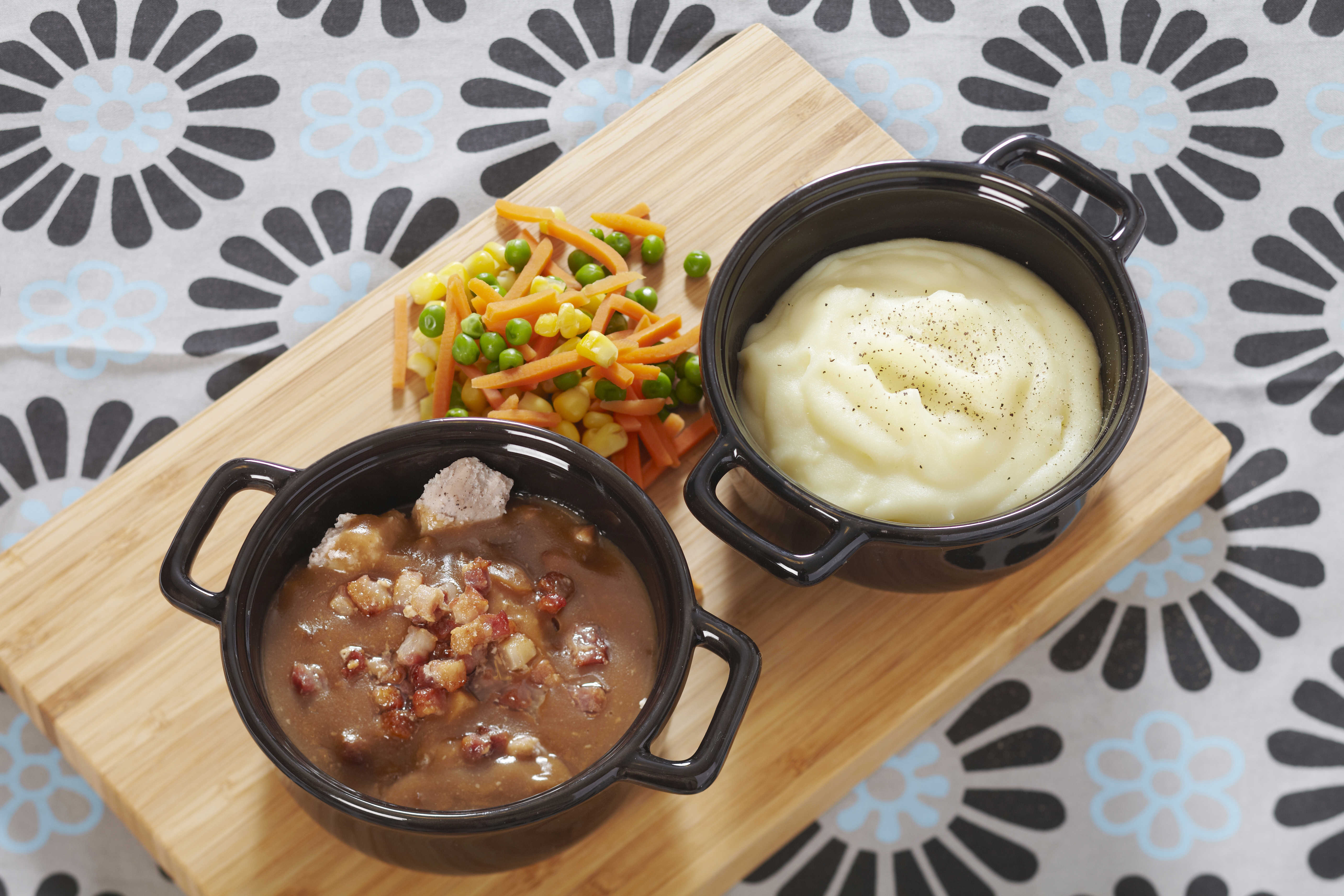 Bacongryde med kartoffelmos og grøntsager