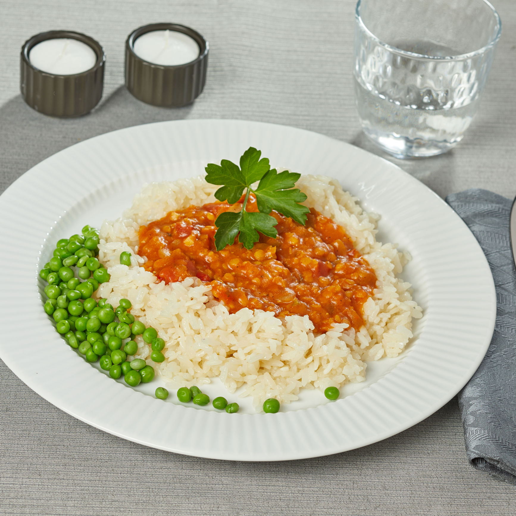 Vegetarisk mexicansk linsegryde med ris og ærter