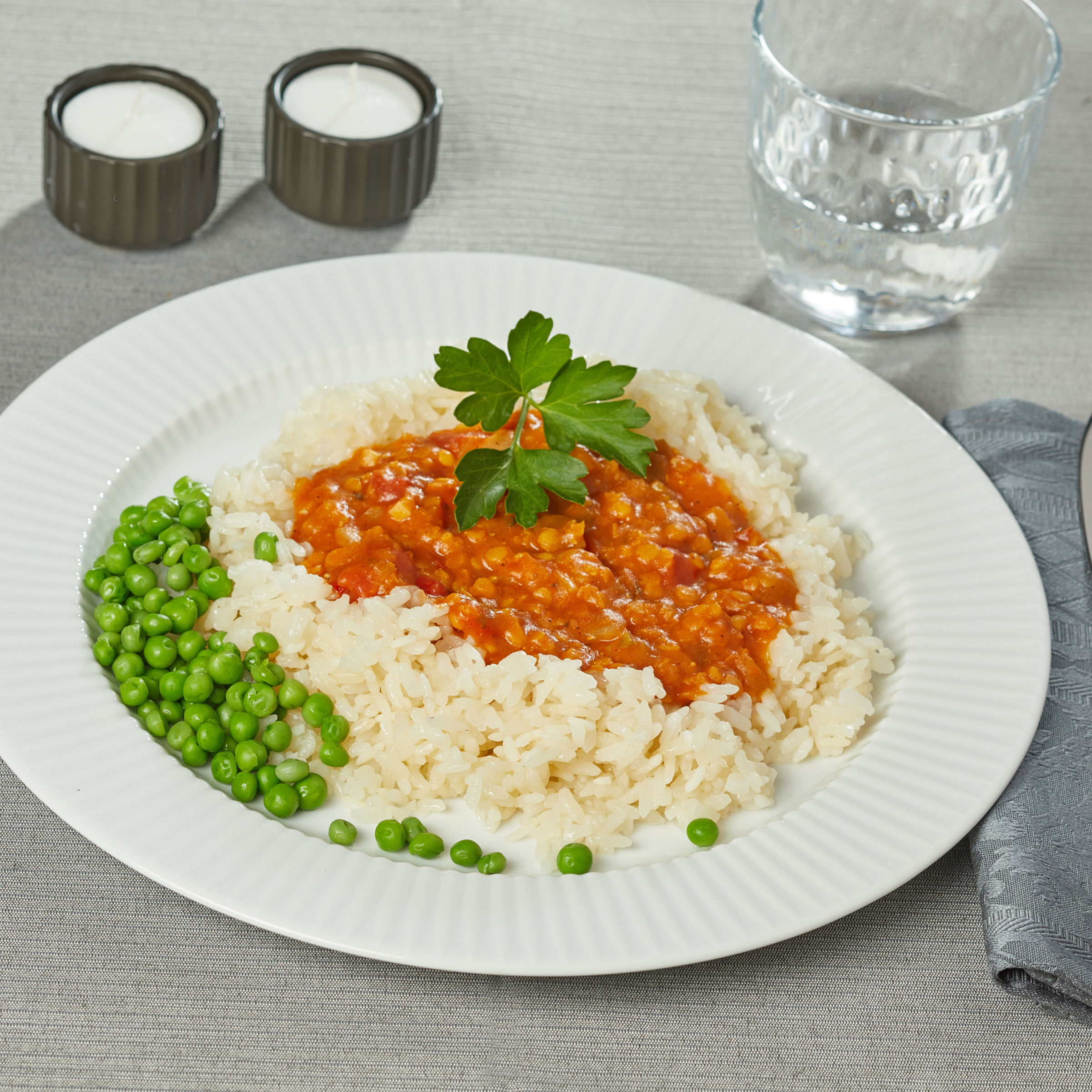 Vegetarisk mexicansk linsegryde med ris og ærter