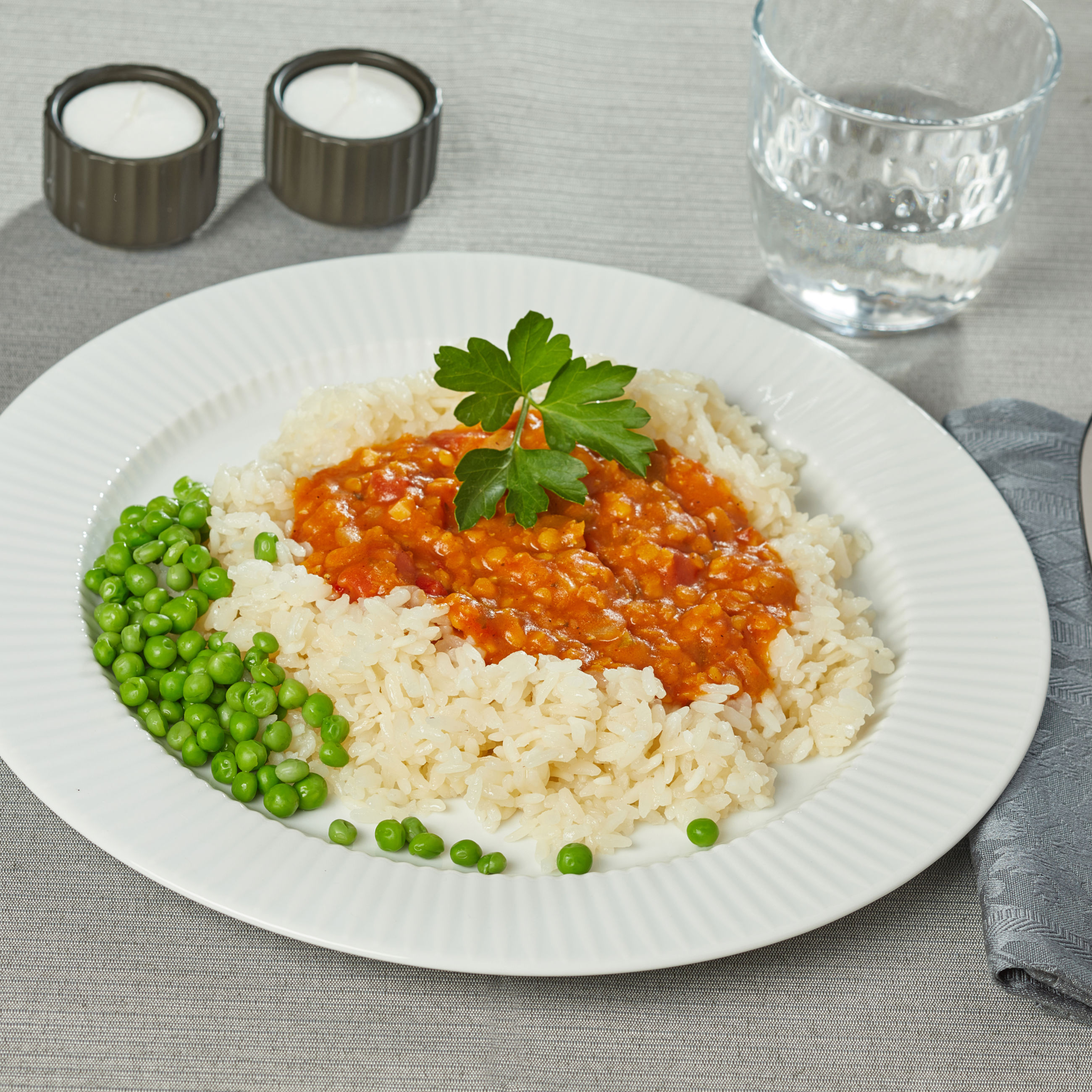 Vegetarisk mexicansk linsegryde med ris og ærter