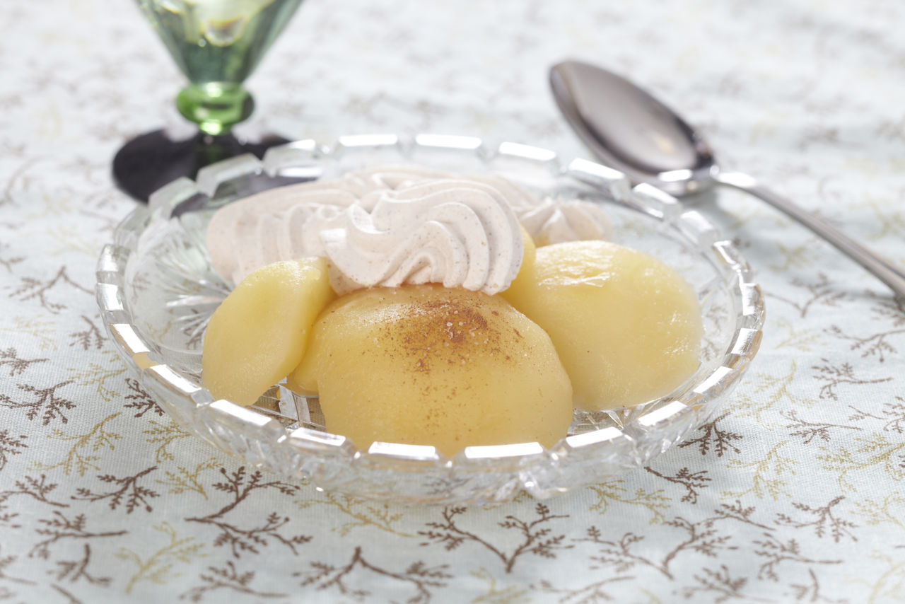 Syltede æbler med kanelcreme
