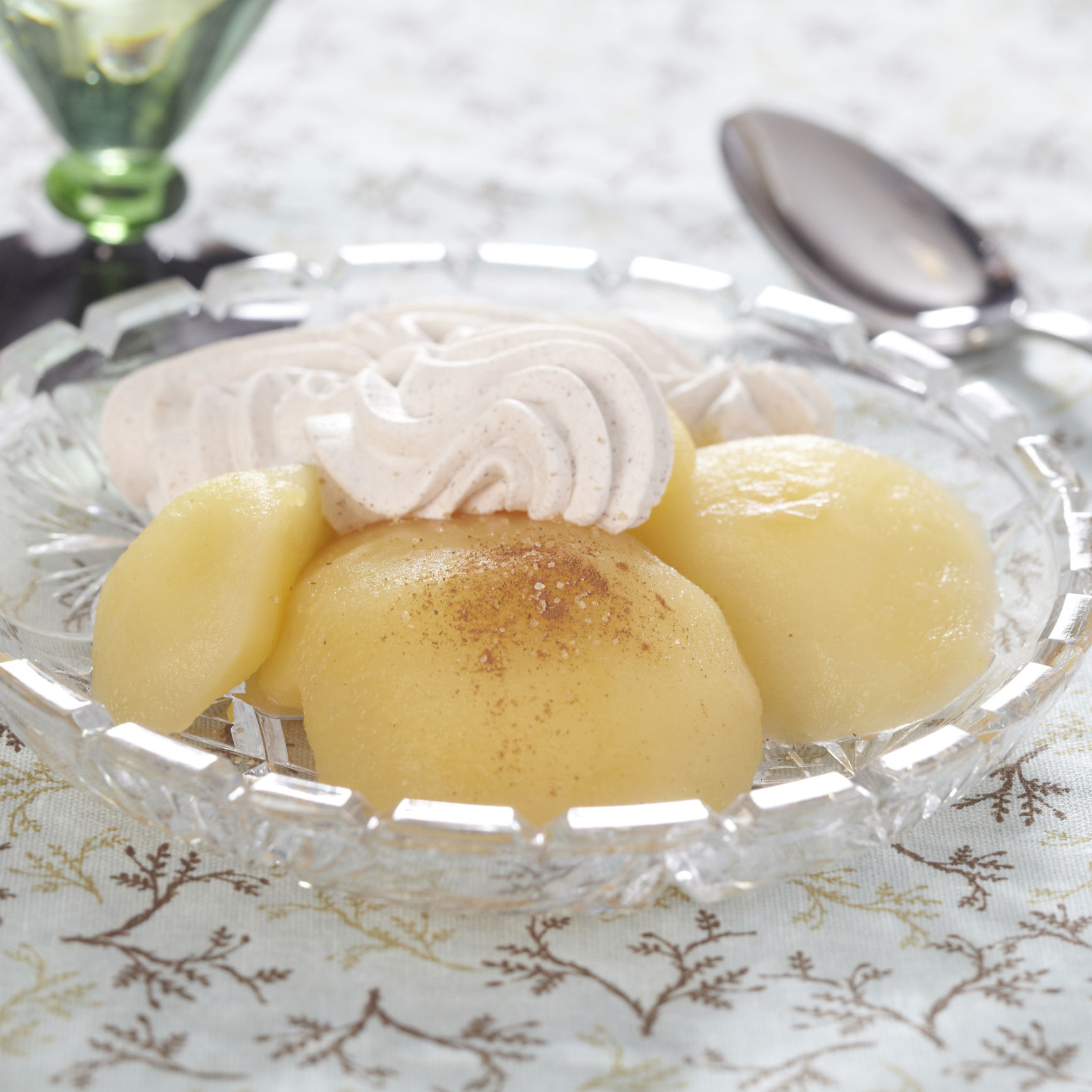 Syltede æbler med kanelcreme