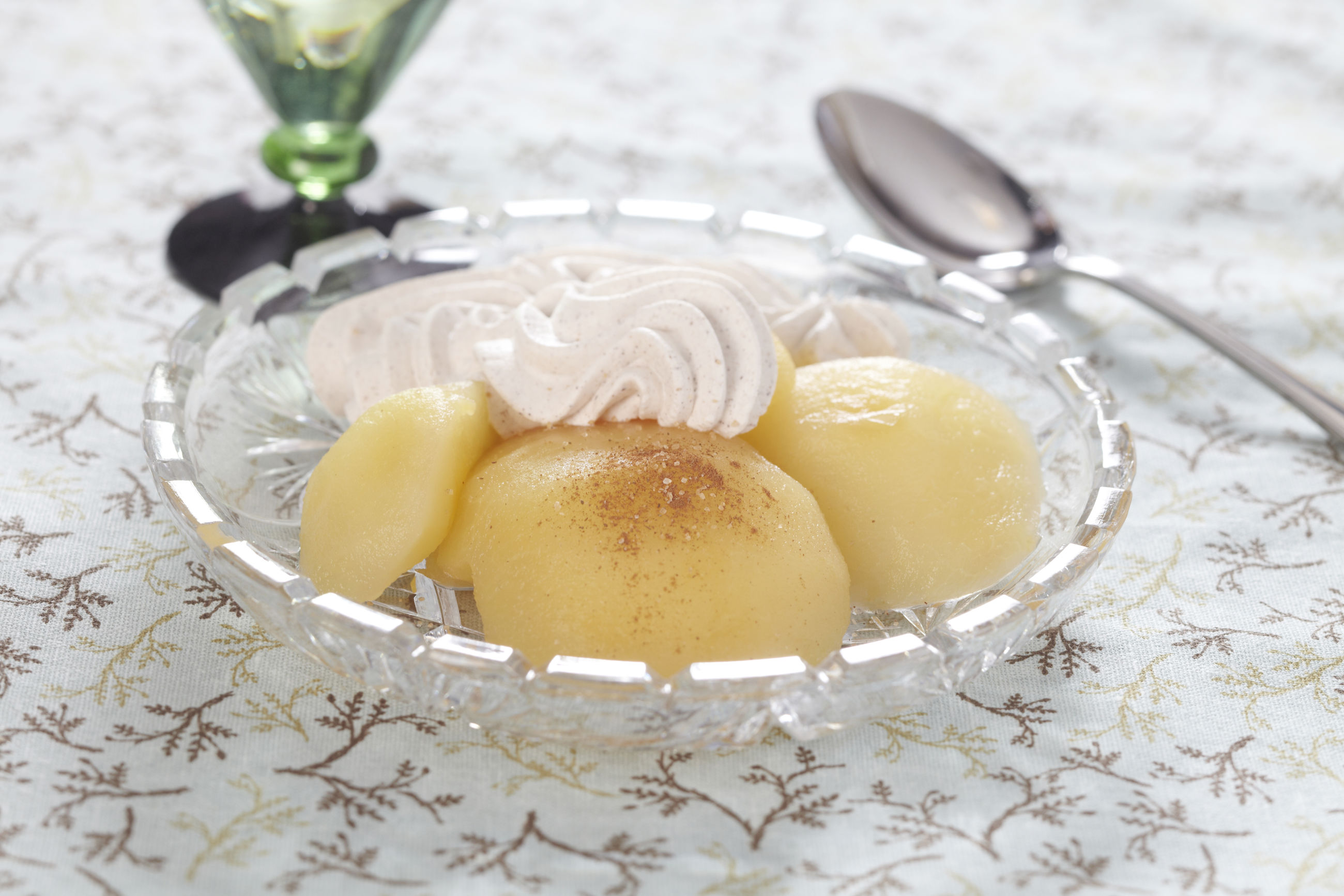 Syltede æbler med kanelcreme