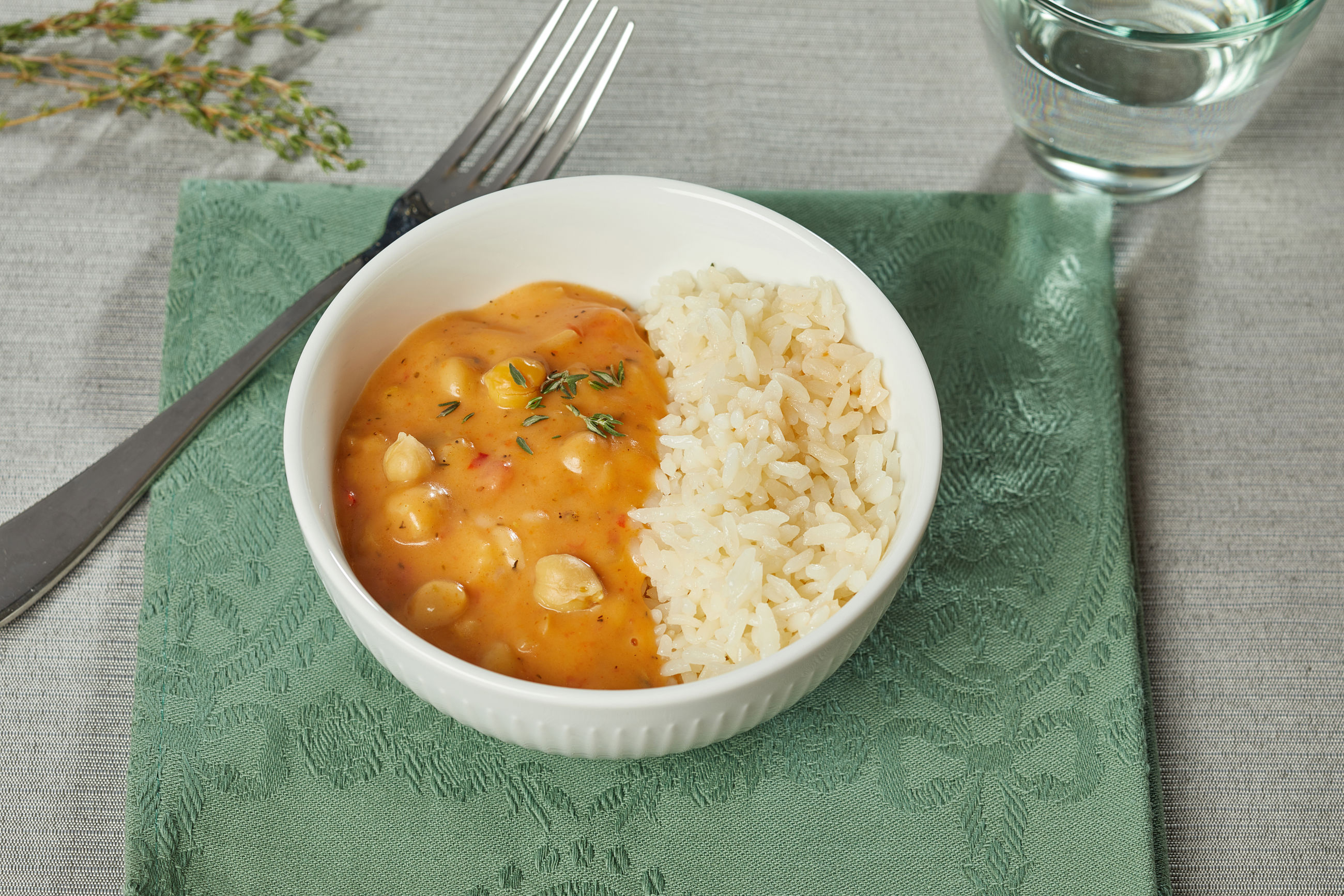 Vegetarisk kikærtegryde med løse ris