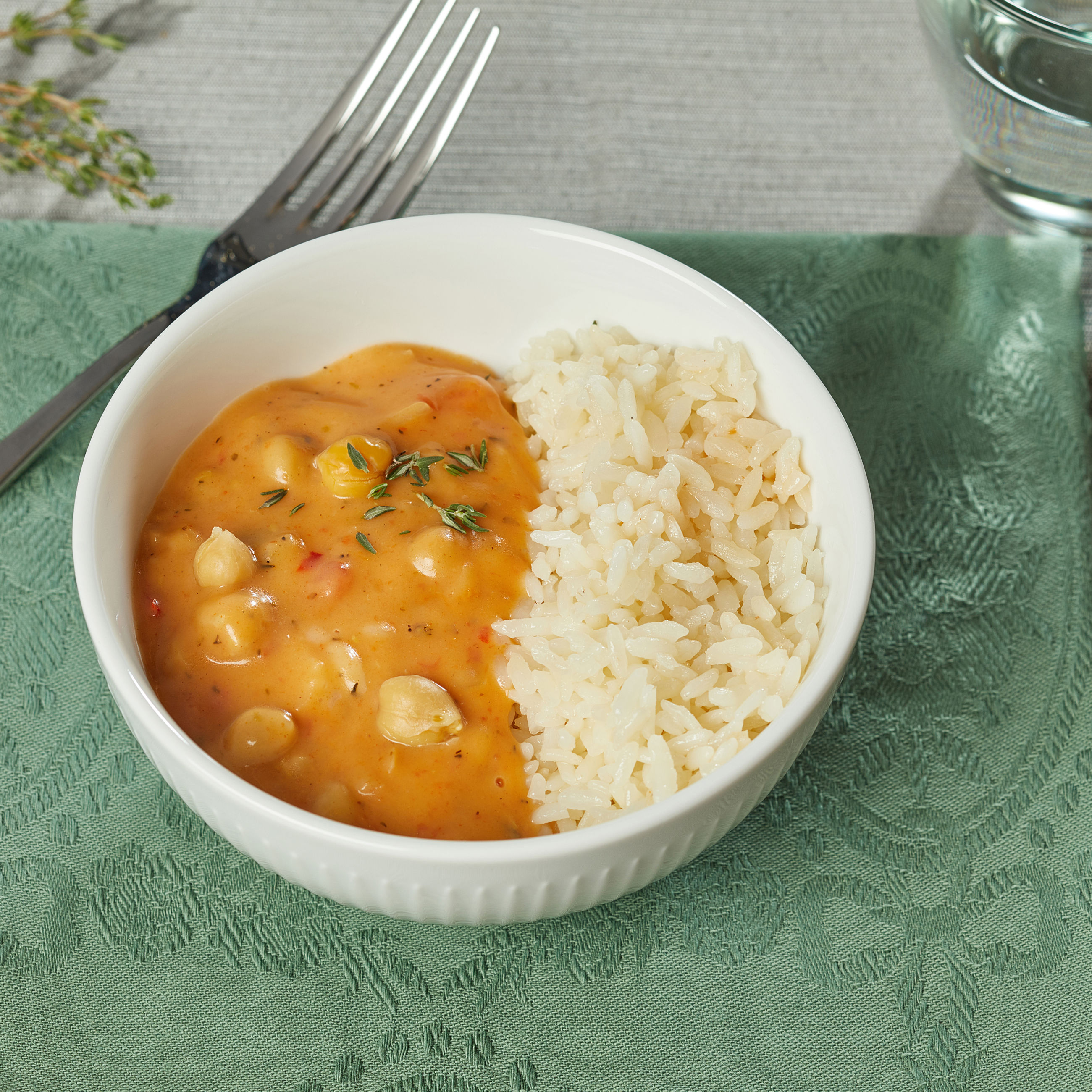 Vegetarisk kikærtegryde med løse ris