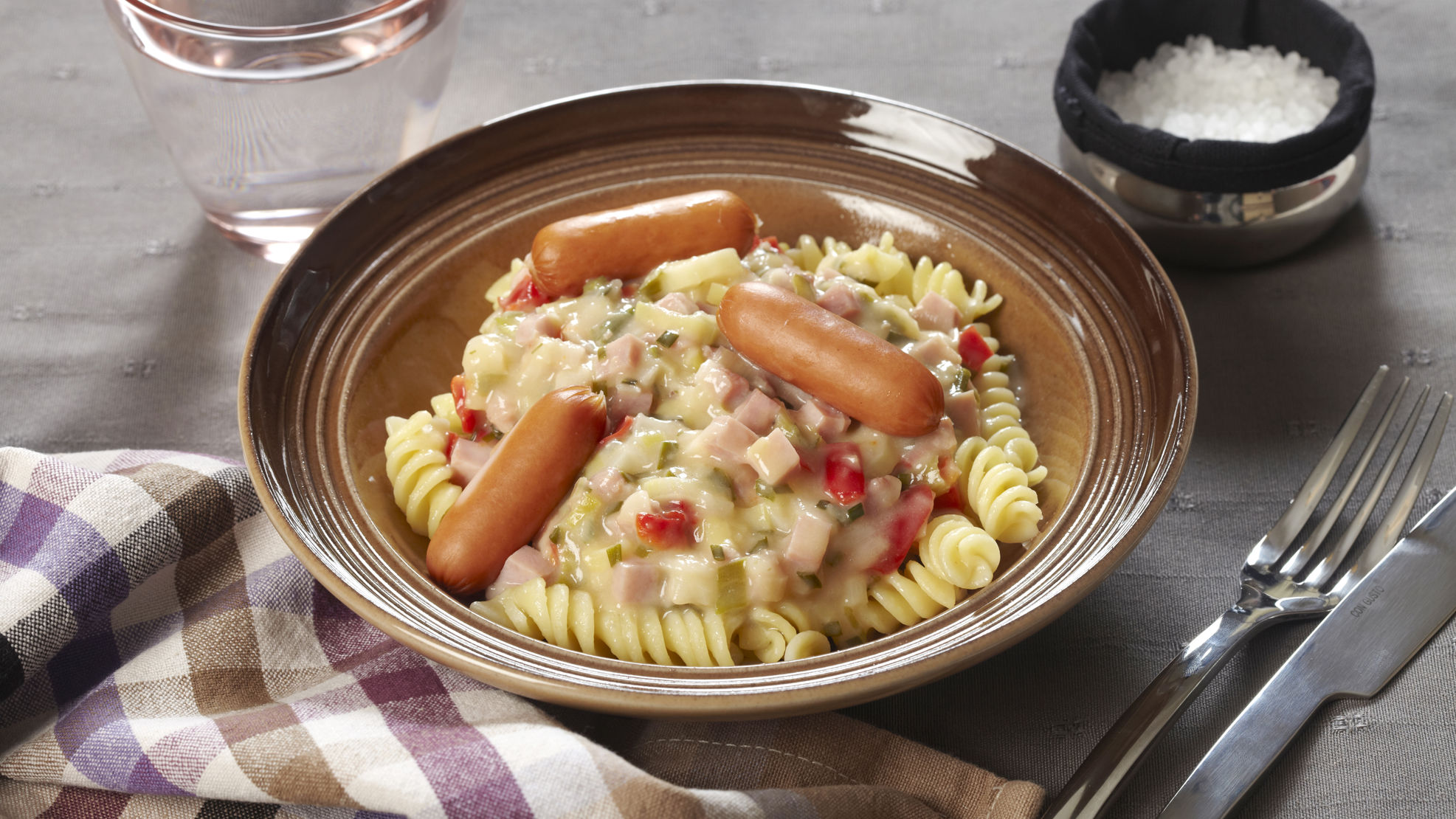 Creme pastaret med pølser og bacon