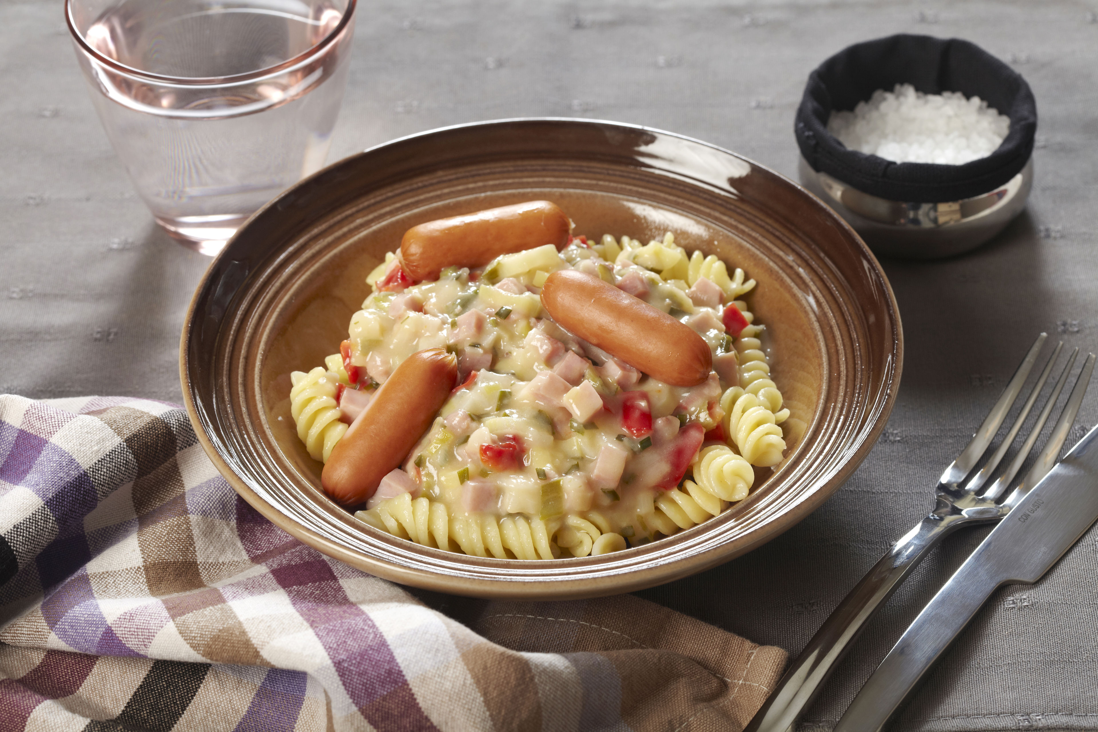 Creme pastaret med pølser og bacon