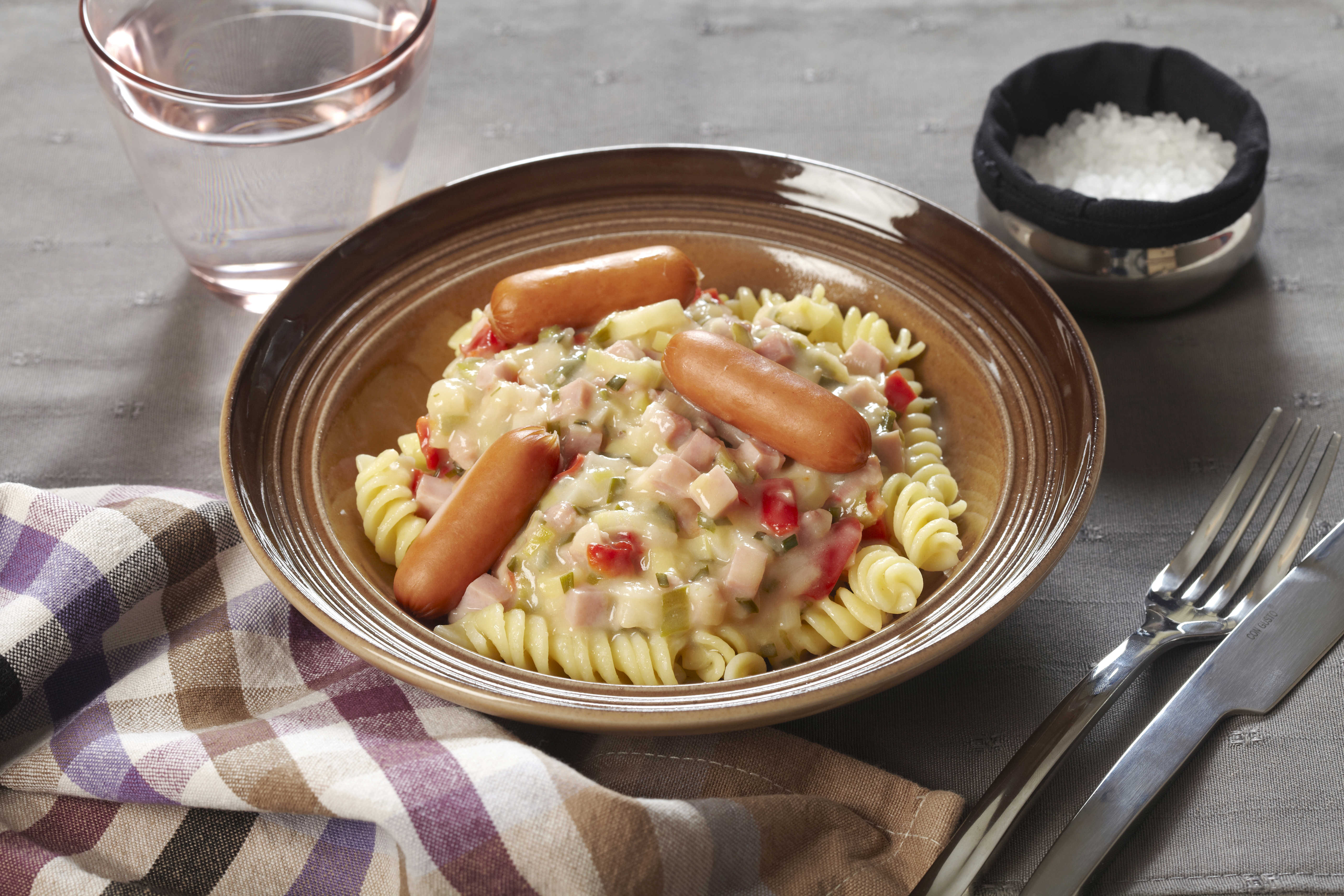 Creme pastaret med pølser og bacon