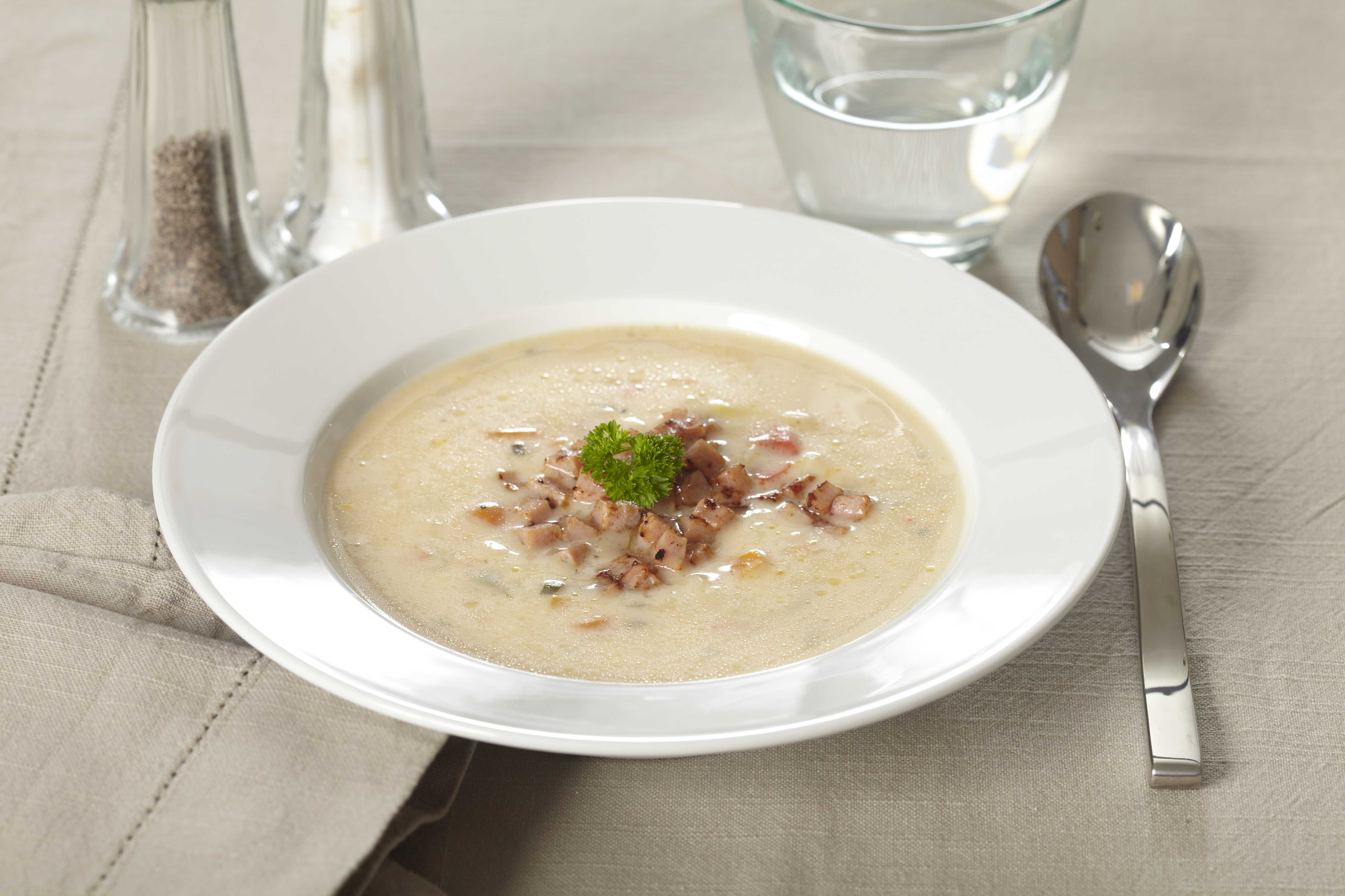 Pikant suppe med skinketern